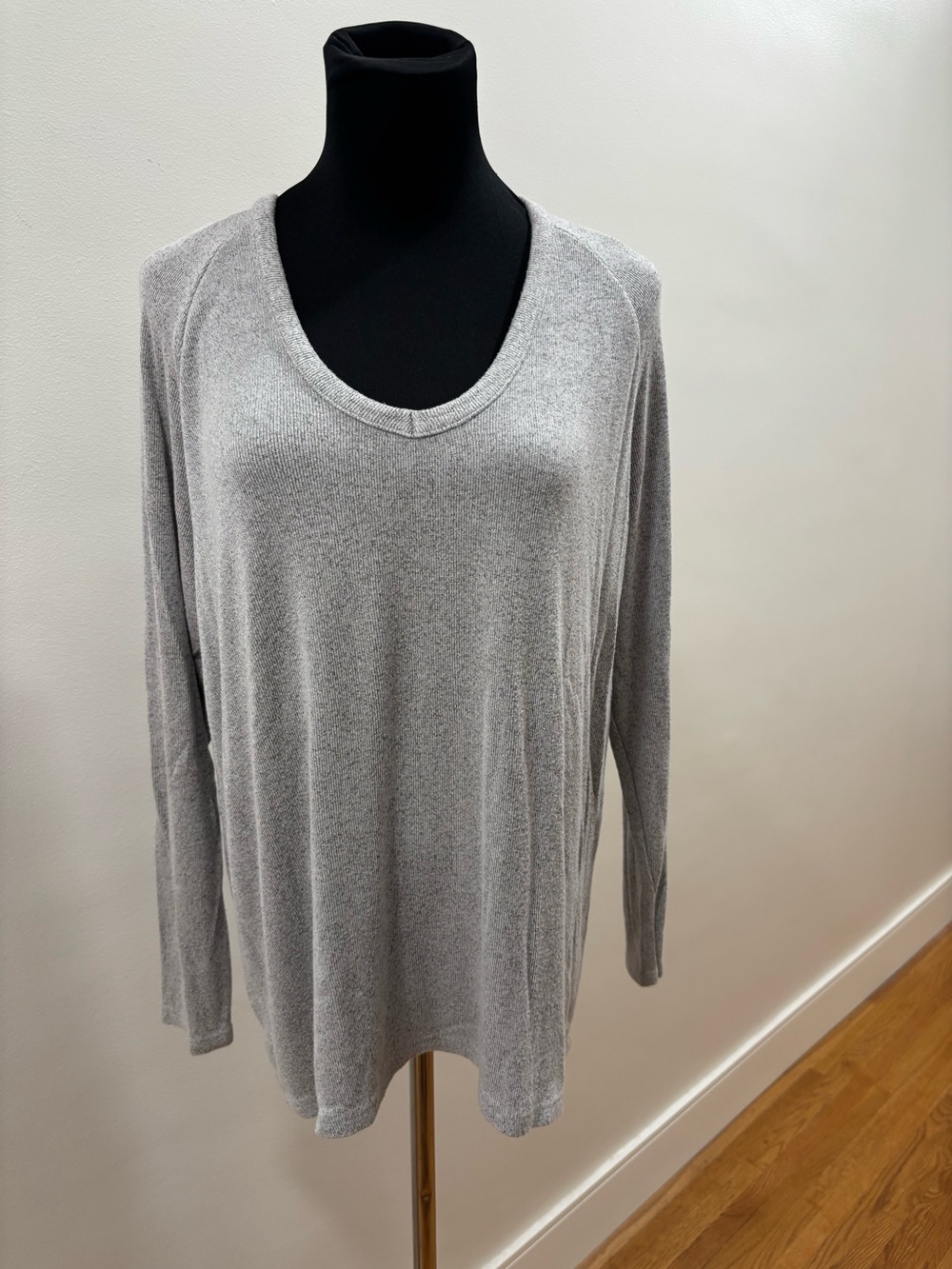 920. Brandy Melville Light Gray V-Neck Long Sleeve Women's Top